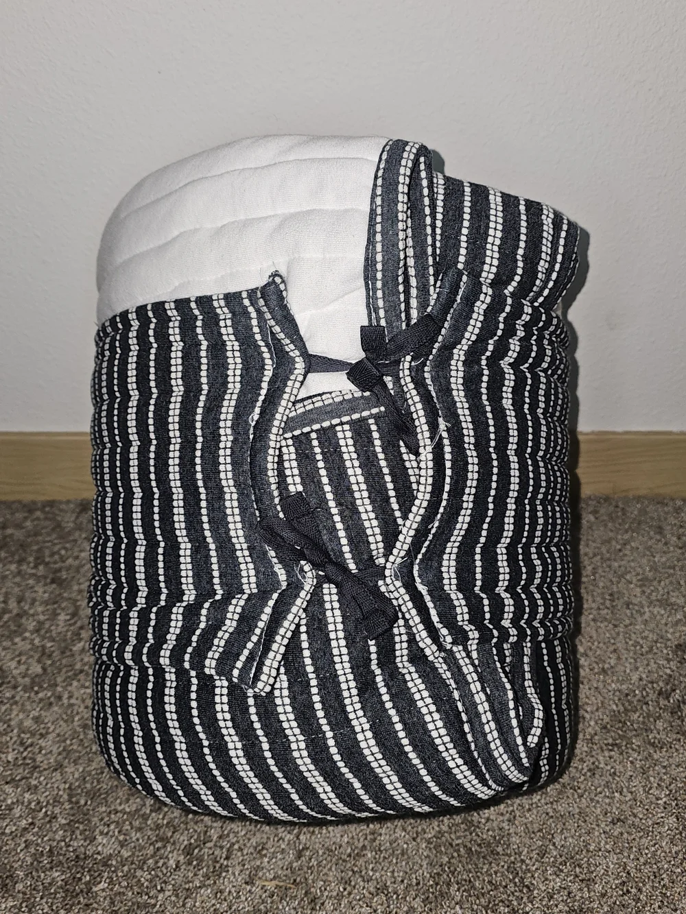 Mainstays Black and White Striped Quilt - Reversible